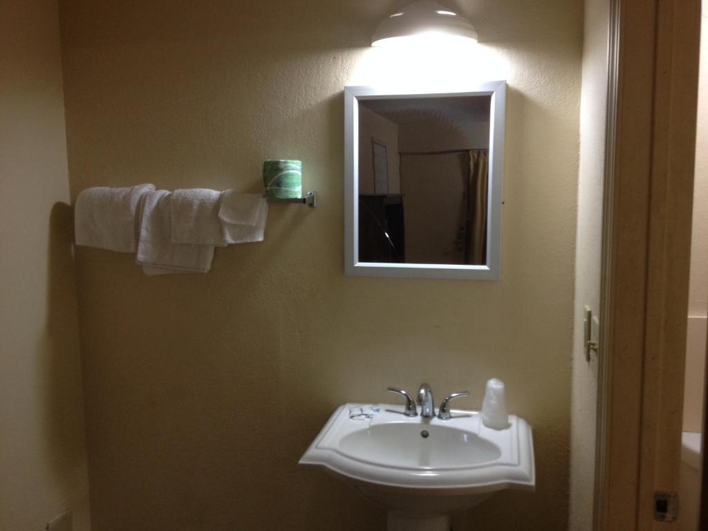 Delta Inn Waco Room photo